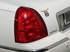 Used 2004  Lincoln Town Car 4d Sedan Signature at Graham Auto Mall near Mansfield&comma; OH