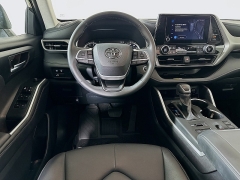 Used 2024  Toyota Highlander XLE AWD at Dutro Auto near Zanesville&comma; OH