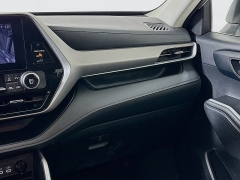 Used 2023  Toyota Highlander LE FWD at Graham Auto Mall near Mansfield&comma; OH