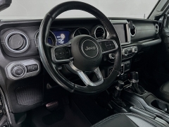 Used 2018  Jeep Wrangler Unlimited 4d SUV 4WD Sahara at Dutro Auto near Zanesville, OH