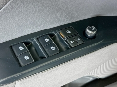 Used 2018  Toyota Camry Hybrid 4d Sedan SE at Dutro Auto near Zanesville&comma; OH
