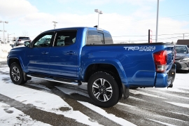 Used 2017  Toyota Tacoma 4WD Double Cab TRD Sport Auto at Graham Auto Mall near Mansfield&comma; OH