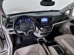 Used 2019  Chrysler Pacifica 4d Wagon Touring L Plus at Graham Auto Mall near Mansfield&comma; OH