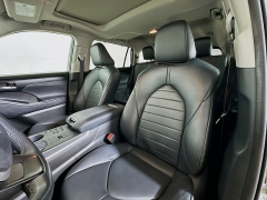 Used 2023  Toyota Highlander Hybrid XLE AWD at Graham Auto Mall near Mansfield, OH