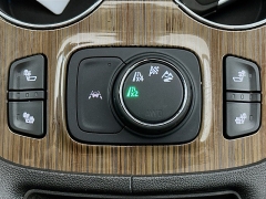 Used 2022  GMC Acadia AWD 4dr SLE at Graham Auto Mall near Mansfield, OH