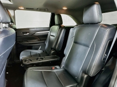 Used 2016  Toyota Highlander 4d SUV AWD XLE at Dutro Auto near Zanesville&comma; OH