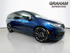 Used 2025  Chrysler Pacifica Limited FWD at Graham Auto Mall near Mansfield&comma; OH