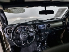 Used 2020  Jeep Gladiator Crew Cab Sport S at Dutro Auto near Zanesville&comma; OH