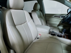 Used 2019  Nissan Pathfinder 4d SUV 4WD Platinum at Dutro Auto near Zanesville, OH