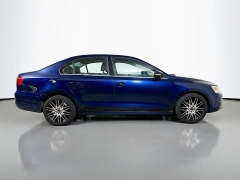 Used 2013  Volkswagen Jetta 4d Sedan SE Auto&sol;PZEV at Dutro Auto near Zanesville&comma; OH