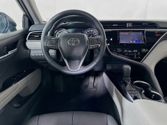 Used 2018  Toyota Camry Hybrid 4d Sedan SE at Dutro Auto near Zanesville&comma; OH