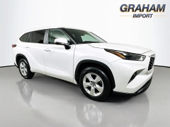Used 2023  Toyota Highlander LE FWD at Graham Auto Mall near Mansfield&comma; OH