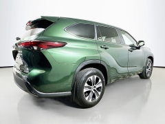 Used 2024  Toyota Highlander XLE AWD at Dutro Auto near Zanesville&comma; OH
