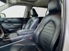 Used 2023  Toyota Highlander XLE AWD at Graham Auto Mall near Mansfield, OH