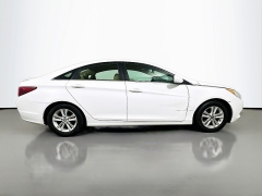 Used 2013  Hyundai Sonata 4d Sedan GLS at Dutro Auto near Zanesville, OH