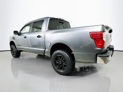 Used 2017  Nissan Titan 4WD Crew Cab SV at Dutro Auto near Zanesville&comma; OH