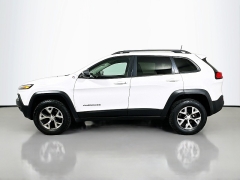 Used 2017  Jeep Cherokee 4d SUV 4WD Trailhawk I4 at Dutro Auto near Zanesville&comma; OH