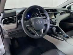 Used 2018  Toyota Camry Hybrid 4d Sedan SE at Dutro Auto near Zanesville&comma; OH