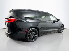 Used 2025  Chrysler Pacifica Limited FWD at Dutro Auto near Zanesville&comma; OH