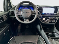 Used 2025  Chrysler Pacifica Limited FWD at Dutro Auto near Zanesville&comma; OH