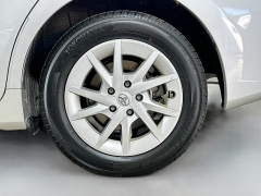 Used 2012  Toyota Prius v 5d Wagon Three at Dutro Auto near Zanesville&comma; OH