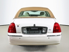Used 2004  Lincoln Town Car 4d Sedan Signature at Graham Auto Mall near Mansfield&comma; OH