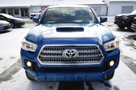 Used 2017  Toyota Tacoma 4WD Double Cab TRD Sport Auto at Graham Auto Mall near Mansfield&comma; OH