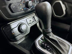 Used 2020  Jeep Renegade 4d SUV 4WD Latitude at Dutro Auto near Zanesville&comma; OH