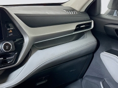 Used 2023  Toyota Highlander L FWD at Dutro Auto near Zanesville, OH