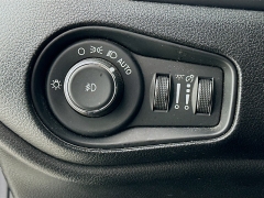 Used 2020  Jeep Renegade 4d SUV 4WD Latitude at Dutro Auto near Zanesville&comma; OH