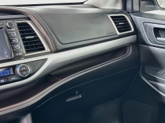 Used 2016  Toyota Highlander 4d SUV AWD XLE at Dutro Auto near Zanesville&comma; OH