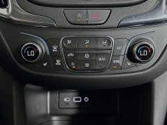 Used 2023  Chevrolet Equinox FWD 4dr LT w&sol;1LT at Dutro Auto near Zanesville&comma; OH
