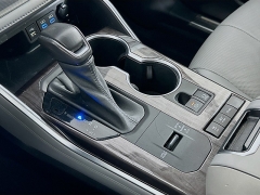 Used 2022  Toyota Highlander Hybrid Platinum AWD at Dutro Auto near Zanesville&comma; OH