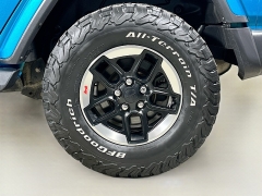 Used 2020  Jeep Wrangler Unlimited 4d SUV 4WD Sahara at Dutro Auto near Zanesville&comma; OH