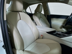 Used 2020  Toyota Camry Hybrid 4d Sedan XLE at Dutro Auto near Zanesville&comma; OH