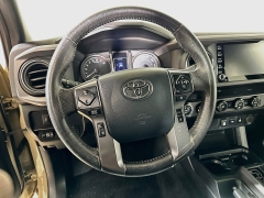 Used 2020  Toyota Tacoma 4WD Double Cab TRD Off-Road Auto at Dutro Auto near Zanesville&comma; OH