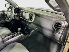 Used 2020  Toyota Tacoma 4WD Double Cab TRD Off-Road Auto at Dutro Auto near Zanesville&comma; OH