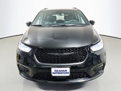 Used 2025  Chrysler Pacifica Limited FWD at Dutro Auto near Zanesville&comma; OH