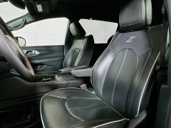 Used 2025  Chrysler Pacifica Limited FWD at Dutro Auto near Zanesville&comma; OH