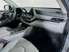 Used 2022  Toyota Highlander Hybrid Platinum AWD at Dutro Auto near Zanesville&comma; OH