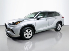 Used 2023  Toyota Highlander L FWD at Dutro Auto near Zanesville, OH