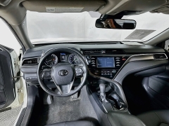 Used 2018  Toyota Camry 4d Sedan SE at Dutro Auto near Zanesville&comma; OH