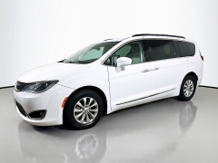 Used 2017  Chrysler Pacifica 4d Wagon Touring-L at Dutro Auto near Zanesville&comma; OH