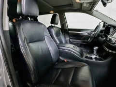 Used 2016  Toyota Highlander 4d SUV AWD XLE at Dutro Auto near Zanesville&comma; OH
