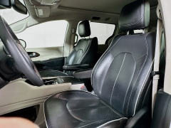 Used 2023  Chrysler Pacifica Hybrid Limited FWD at Dutro Auto near Zanesville&comma; OH