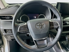 Used 2023  Toyota Highlander Hybrid XLE AWD at Graham Auto Mall near Mansfield, OH