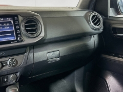 Used 2020  Toyota Tacoma 4WD Double Cab TRD Sport Auto at Dutro Auto near Zanesville&comma; OH