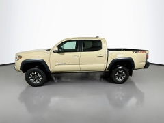 Used 2020  Toyota Tacoma 4WD Double Cab TRD Off-Road Auto at Dutro Auto near Zanesville&comma; OH