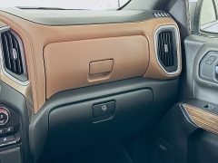 Used 2021  Chevrolet Silverado 1500 4WD Crew Cab 147" High Country at Graham Auto Mall near Mansfield, OH