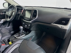 Used 2017  Jeep Cherokee 4d SUV 4WD Trailhawk I4 at Dutro Auto near Zanesville&comma; OH